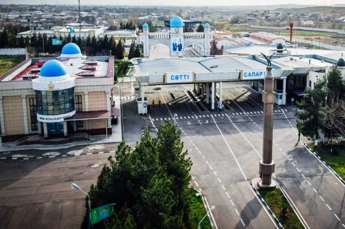 Узбекским водителям из-за штрафов закрывают въезд в Казахстан