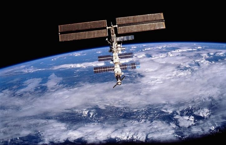 Экипаж МКС встретит Новый год 16 раз