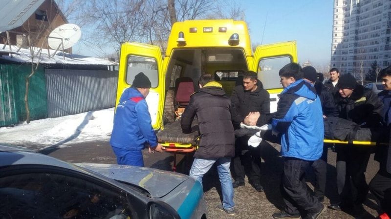 Еще один пешеход, перебегавший дорогу, сбит в Алматы. ФОТО