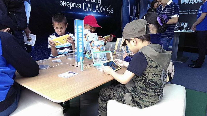 Samsung подвел итоги соцпроектов в городах Казахстана