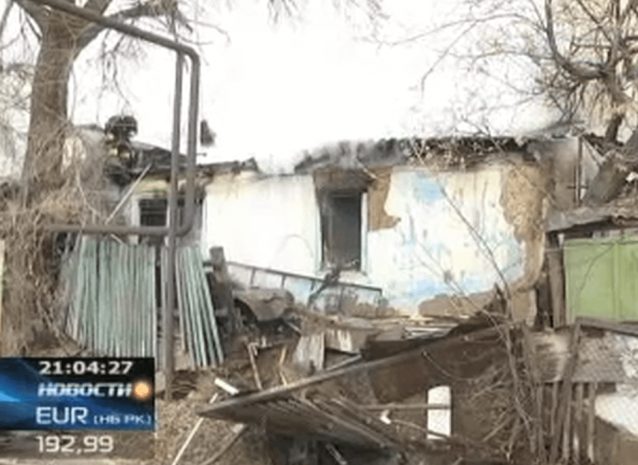 В элитном районе Алматы сгорел дом, где ютилась многодетная семья