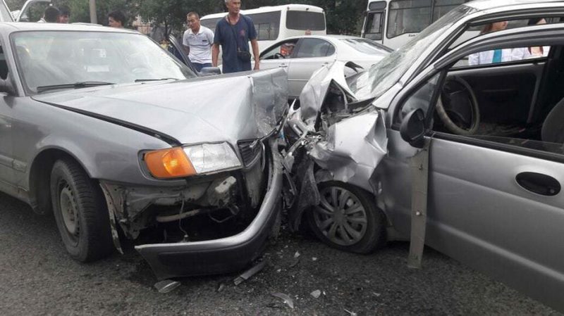 ДТП с участием нескольких машин произошло в Алматы (ФОТО)