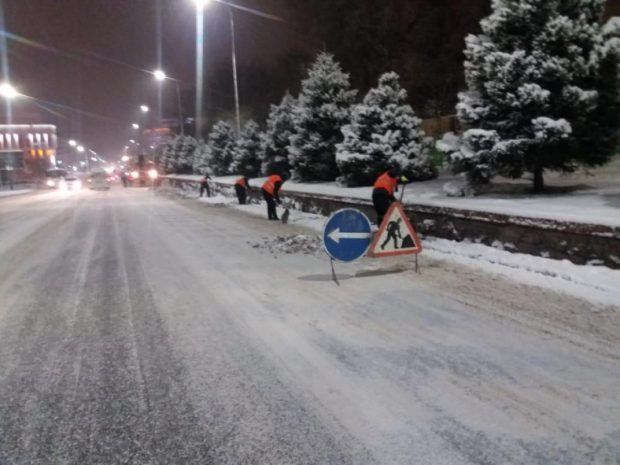 В Алматы выпало десять сантиметров снега