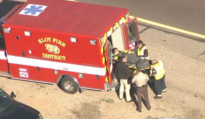 В США обнаженная женщина угнала полицейский пикап