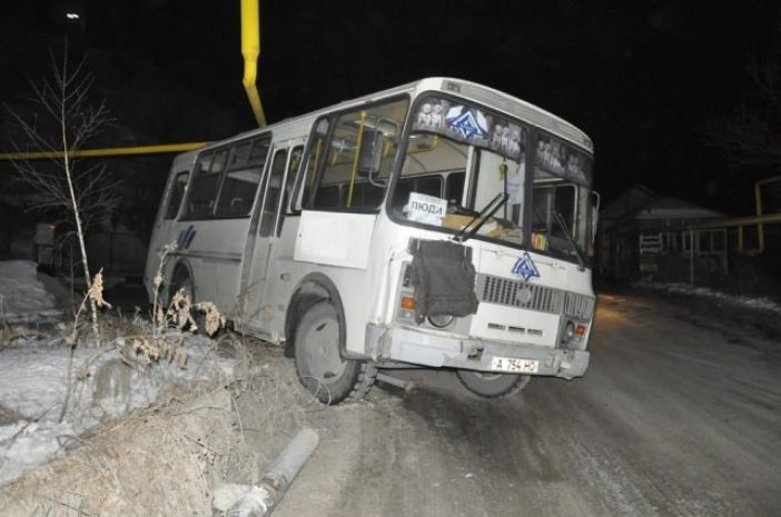 В Алматы автобус без водителя попал в ДТП. Фото
