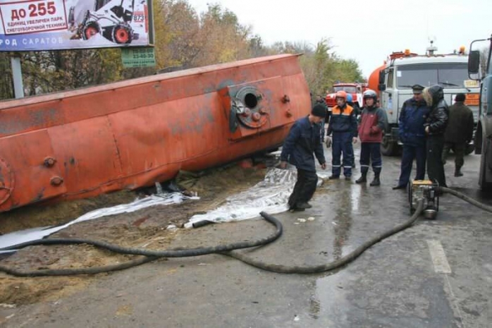 Почти тонна серной кислоты вылилась на дорогу Шиели-Енбекши