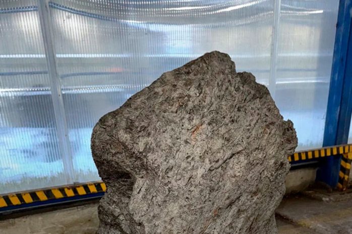 Метеорит под видом архитектурной скульптуры пытались вывезти из России