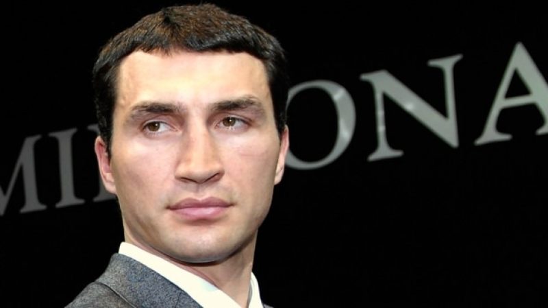 Украинский боксер Кличко нокаутировал итальянца Пианету