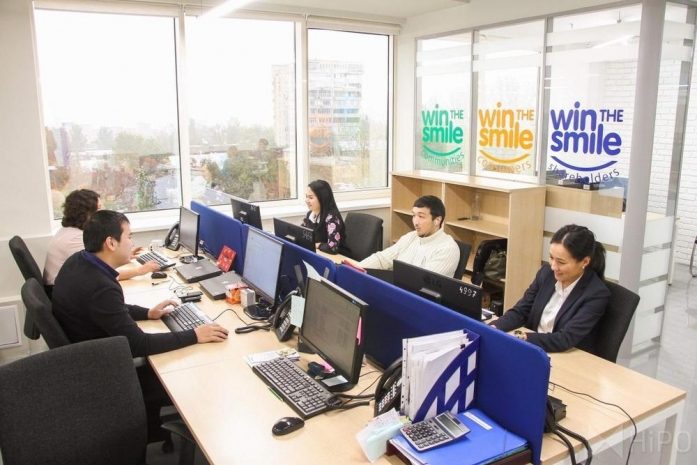 Треть офисных работников Казахстана испытывает стресс от мысли о работе