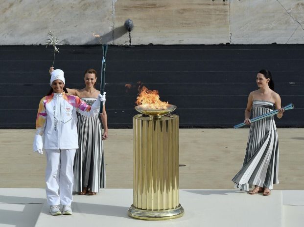 Олимпийский огонь передали организаторам зимних Игр 2026 года в Италии