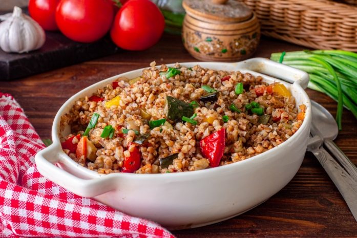 Чем может быть опасно чрезмерное увлечение гречкой – диетолог