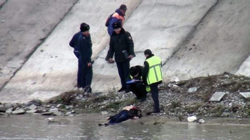 В Шымкенте рабочие выловили в реке тело молодой женщины