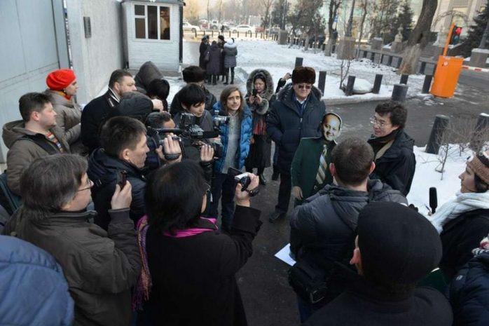 Защитники Аблязова передали обращение консулу Франции