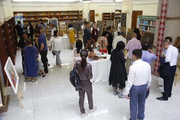 Атырау поздравляет Астану: выставка с таким названием открылась в столице