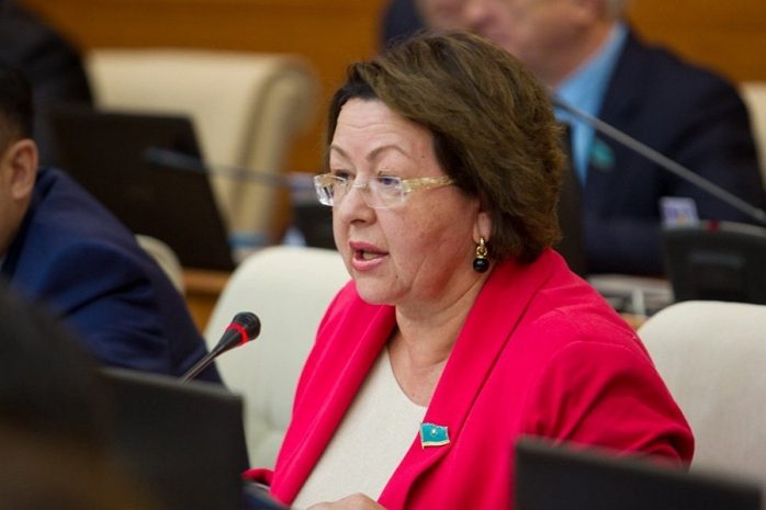 Отменить дистанционное образование предложили депутаты в Казахстане