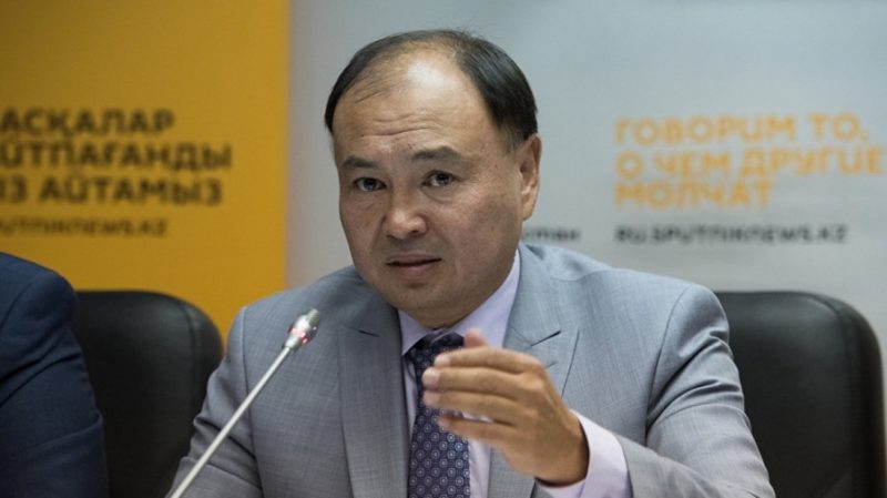 Депутата Саирова оштрафовали за плевок в прямом эфире