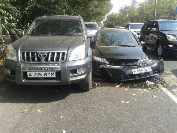 В Алматы водитель спровоцировал ДТП с тремя машинами