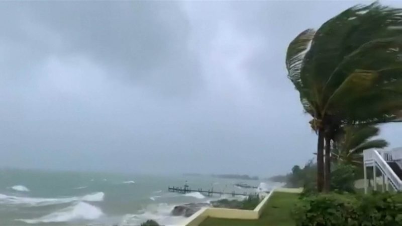 «Дориан» продолжает разрушать США