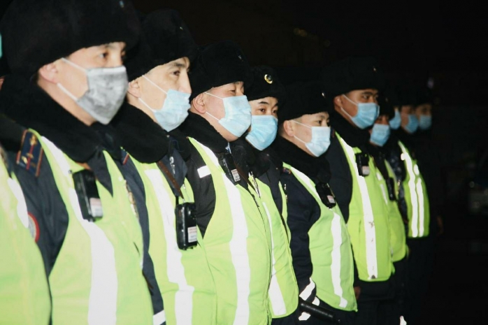 Стихи о необходимости соблюдать карантин написал полицейский в Алматы