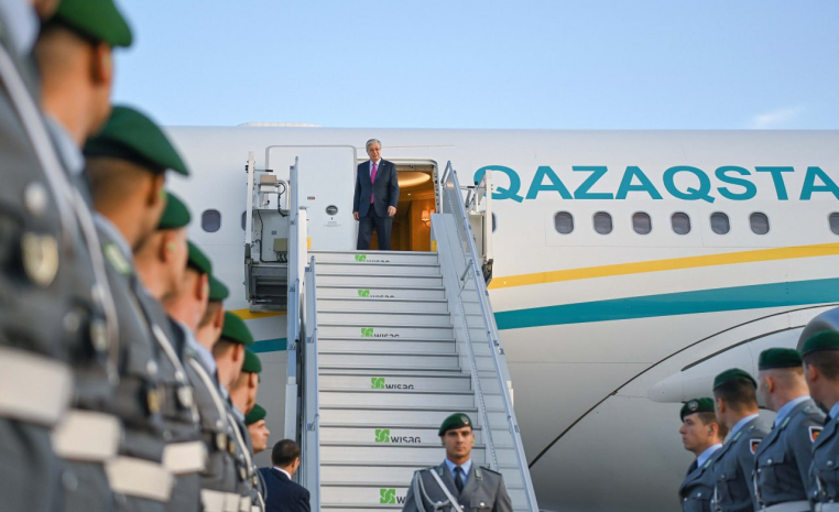 Токаев с официальным визитом прибыл в Германию