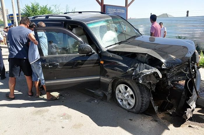 Врачи в Шымкенте борются за жизнь маленького пострадавшего в ДТП