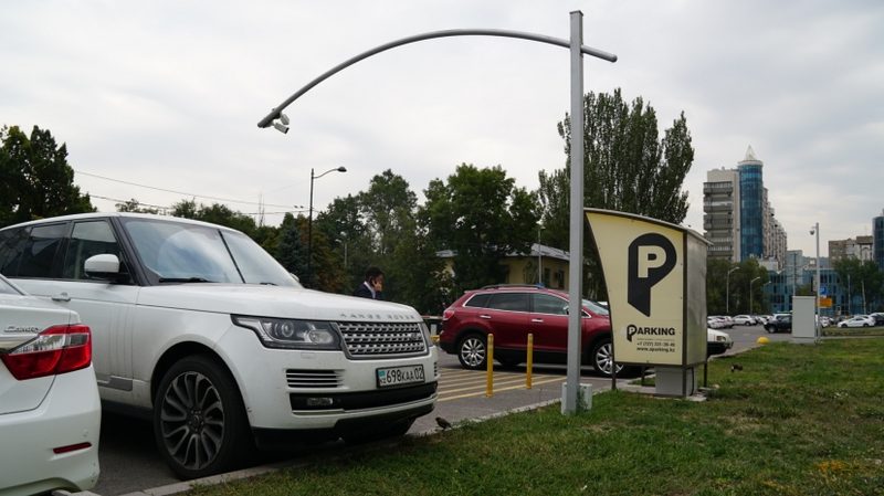 На парковках Алматы установят 90 видеокамер