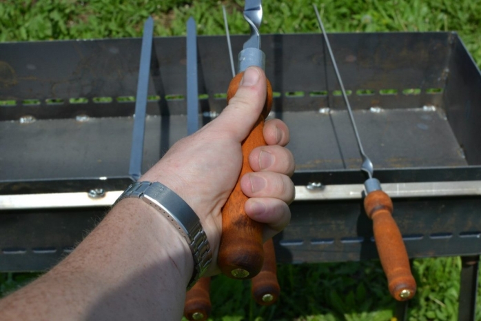 Осудили мужчину, заколовшего друга шампуром в Уральске