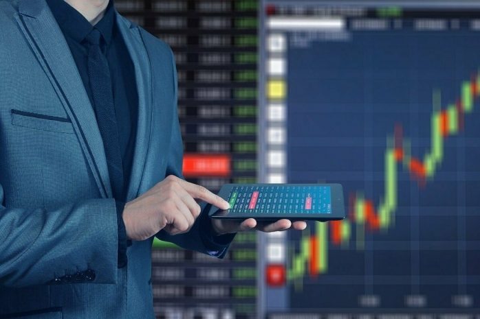 На утренних торгах курс доллара поднялся выше 388 тенге