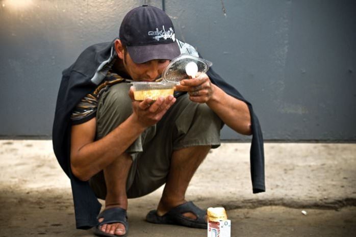 Алматинские подростки кормят и одевают местных бомжейЭксклюзив