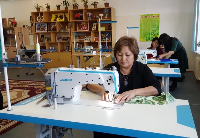 В Астане открыт швейный цех для пошива обмундирования кадетского класса