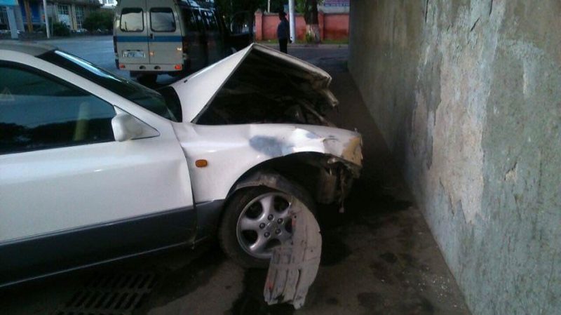 В Алматы пьяный водитель спровоцировал ДТП