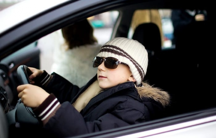 В Атырау 8 подростков попали в ДТП