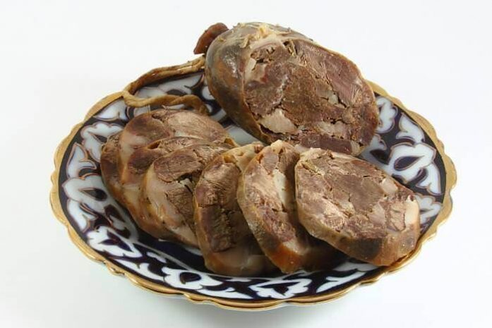 В Кыргызстане задержали австралийца. Он сравнил чучук с конским пенисом