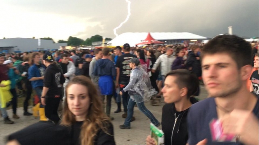 Более 40 человек пострадали от удара молнии на рок-фестивале в Германии