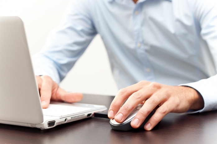 На 12 миллионов тенге обманул сотрудник банка жителей Казахстана