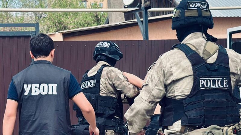 Схема вымогательства раскрыта через канал знакомств в Уральске