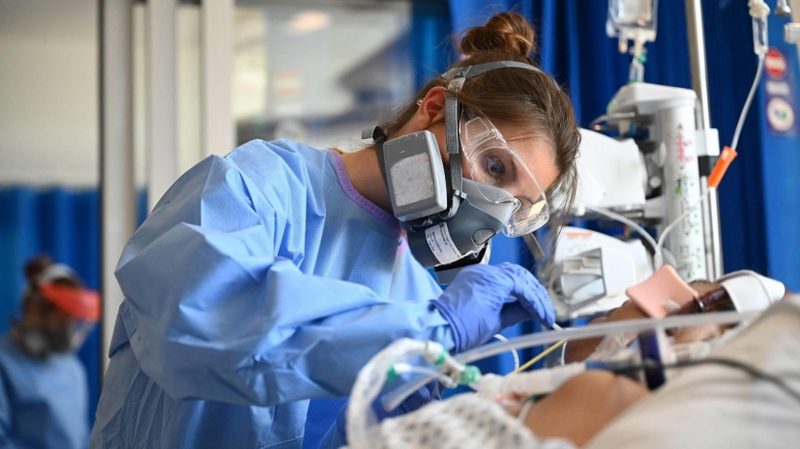 Через 5 лет коронавирус станет более заразным — эксперт