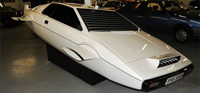 Автомобиль-субмарину Джеймса Бонда выставили на торги