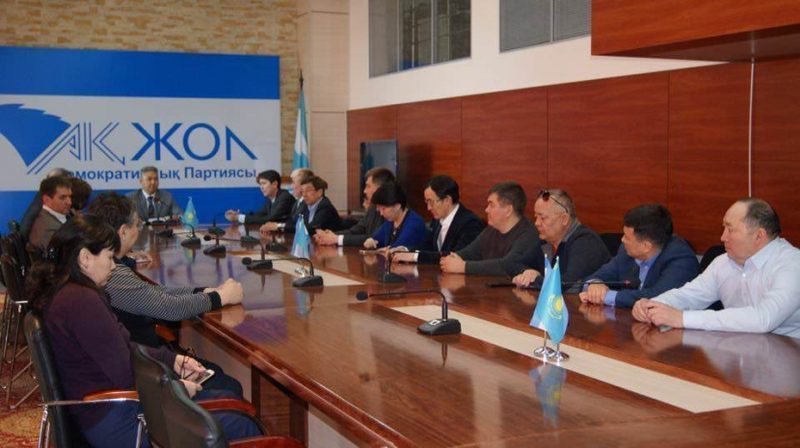 Перуашев обвинил правительство в игнорировании поручений президента Назарбаева