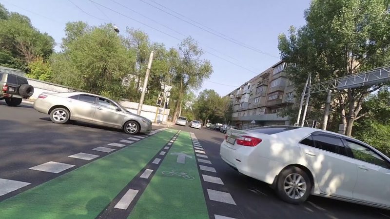 На велодорожках Алматы полицейские зафиксировали 85 нарушений ПДД