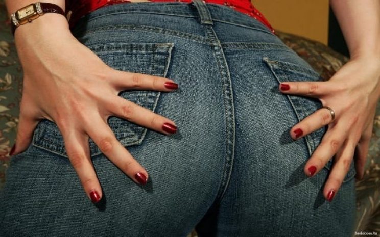 Девушку обвинили в проституции за узкие джинсы