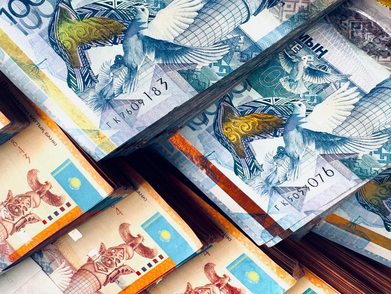 Сколько стали зарабатывать казахстанцы за 2025 год