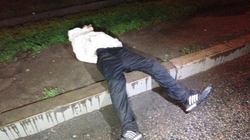 Нетрезвый мужчина с топором обворовывал авто в Алматы