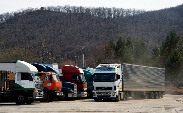 На гребне волны: кто стоит за протестами дальнобойщиков в Казахстане