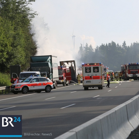 Более 30 человек пострадали в результате возгорания автобуса в Баварии