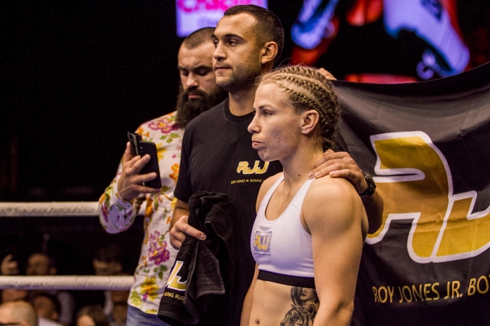 Менеджер Фирузы Шариповой выразил опасения по поводу боя с Юлией Куценко