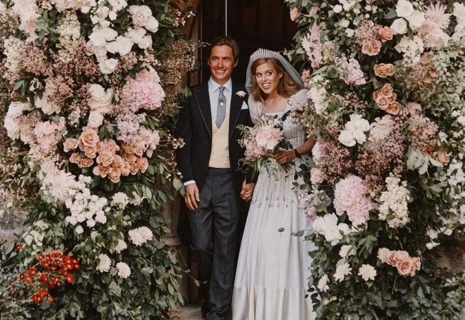 Британская принцесса вышла замуж в винтажном платье Елизаветы II