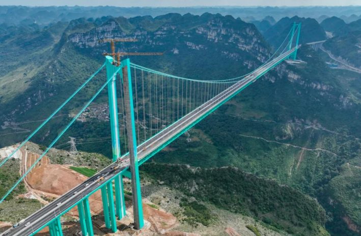 Строительство самого высокого моста в мире закончили в Китае