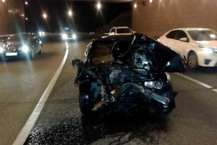 Пьяный водитель BMW на большой скорости снес джип (ФОТО)