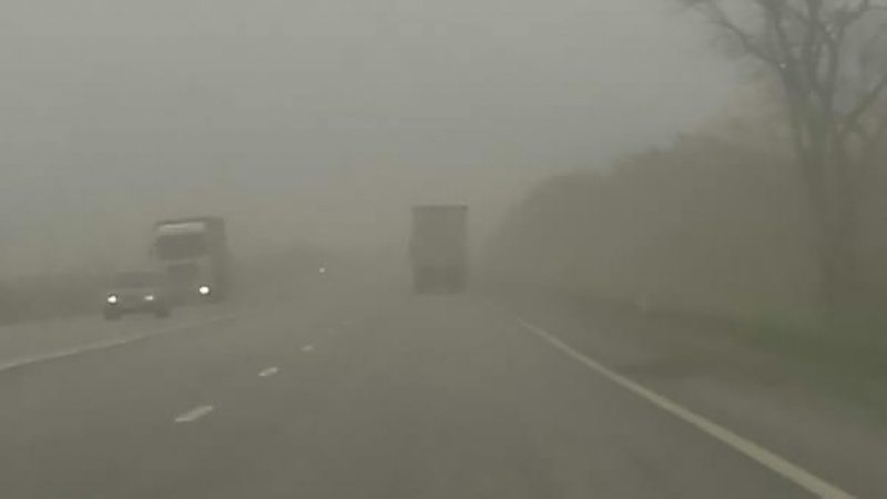 В Атырау ветер снес кровлю нескольких зданий